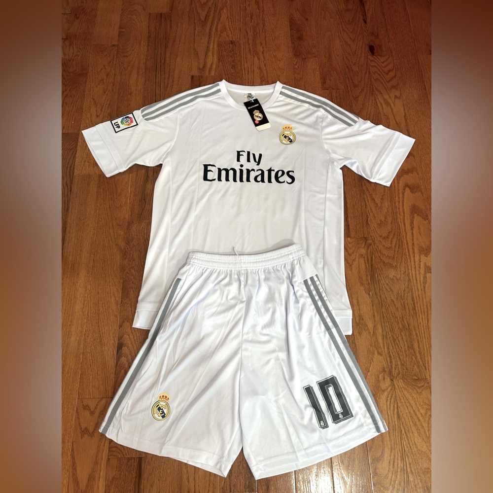 NWT REAL MADRID SOCCER JERSEY AND SHORTS #10 James IN SIZE 2XL
